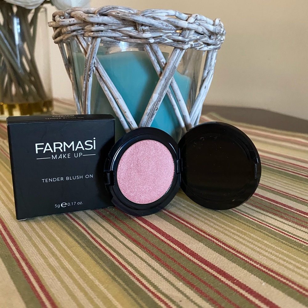 Blush by Farmasi Make-Up 🐝